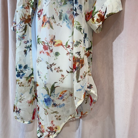 Flower coverup - Picture 3 of 7